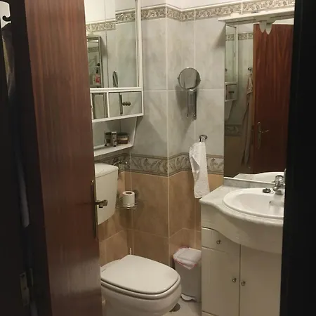 Comfortable 2 Bedroom In Lägenhet