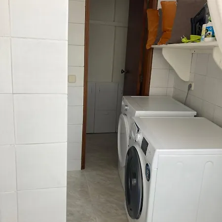 アパート Comfortable 2 Bedroom In